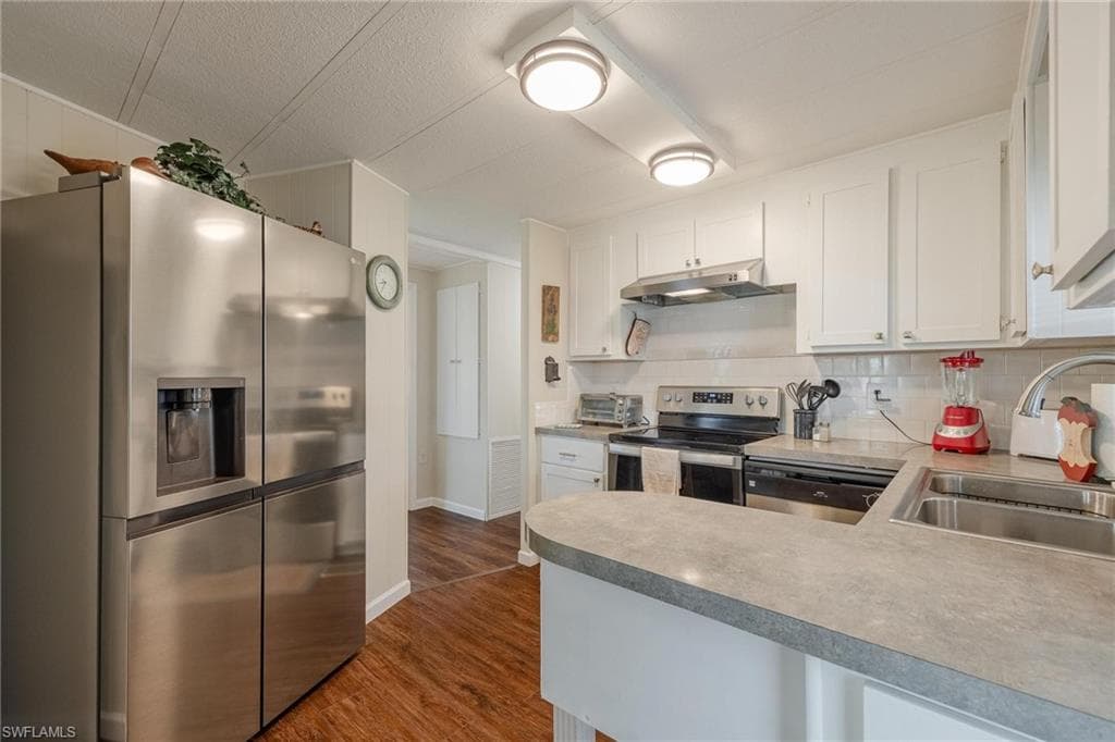 820 Peaceful DR, NORTH FORT MYERS FL 33917-8