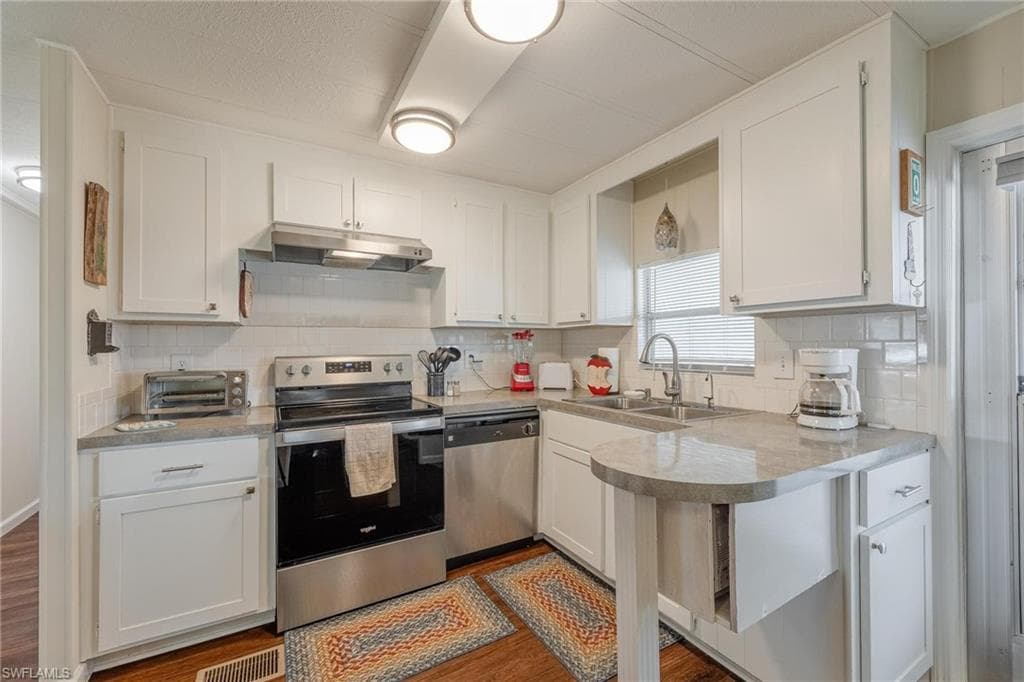 820 Peaceful DR, NORTH FORT MYERS FL 33917-7