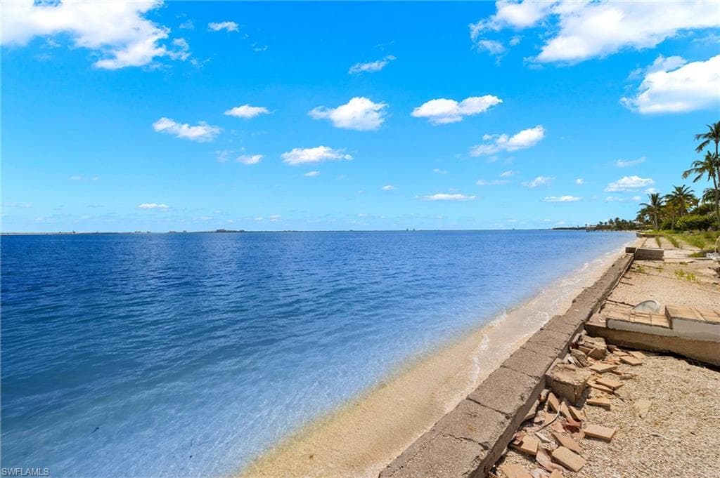 592 Lighthouse WAY, SANIBEL FL 33957-4