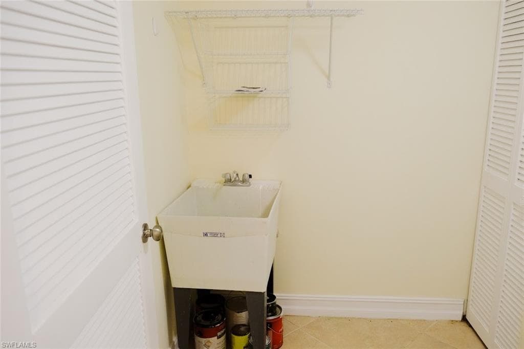 345 Gabriel CIR # 2411, NAPLES FL 34104-7