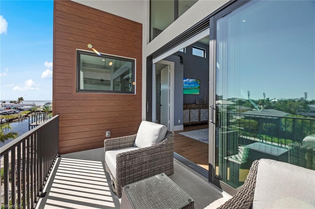 250 Crescent ST, FORT MYERS BEACH FL 33931-26