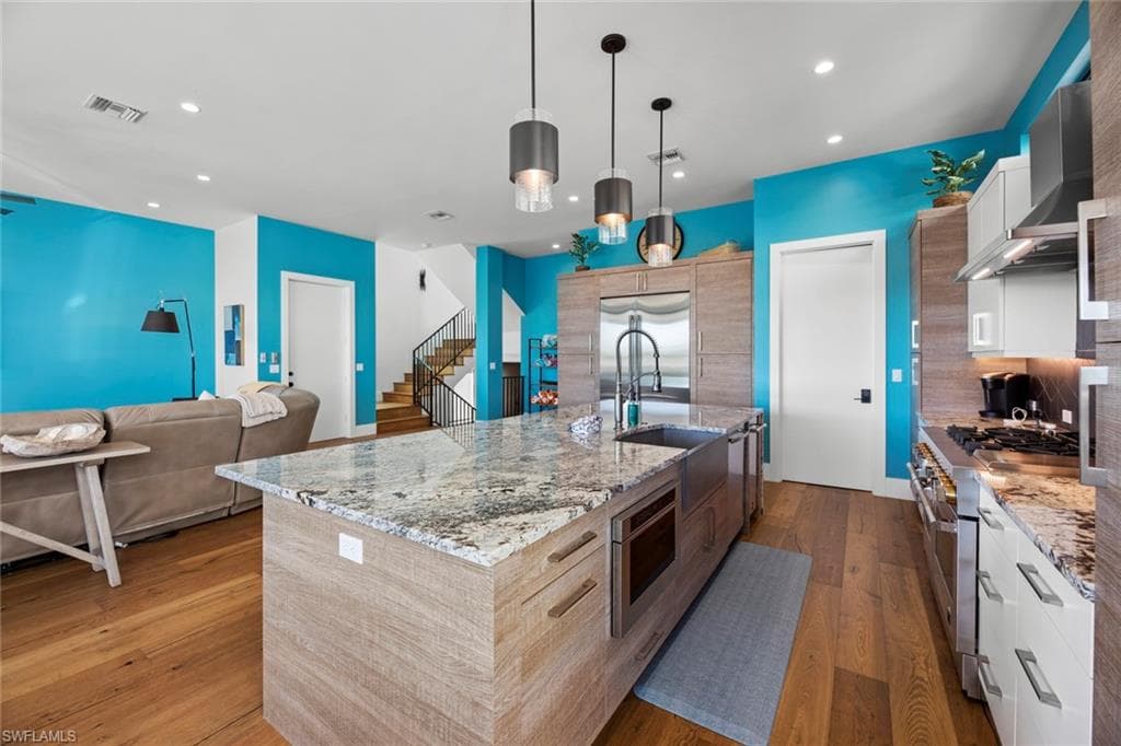 250 Crescent ST, FORT MYERS BEACH FL 33931-11