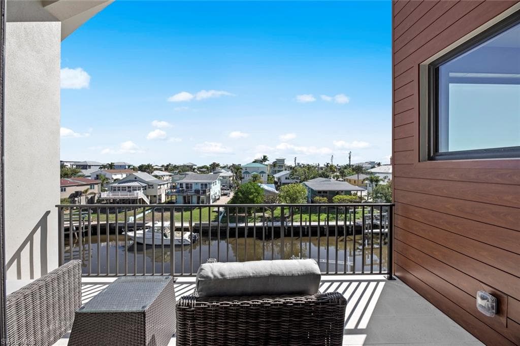 250 Crescent ST, FORT MYERS BEACH FL 33931-25