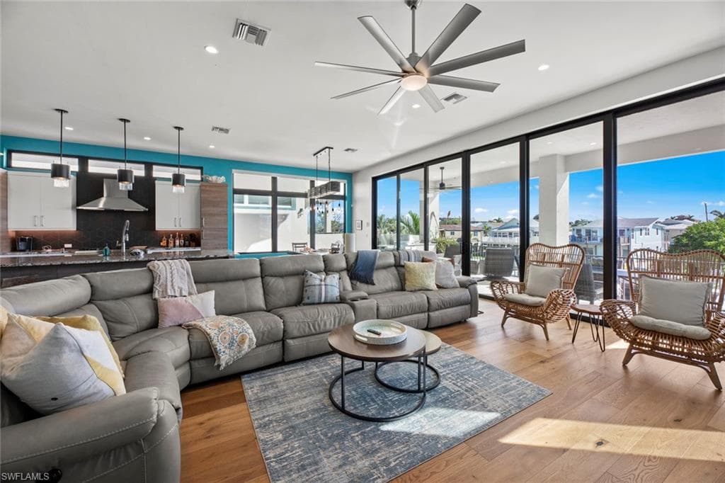 250 Crescent ST, FORT MYERS BEACH FL 33931-6