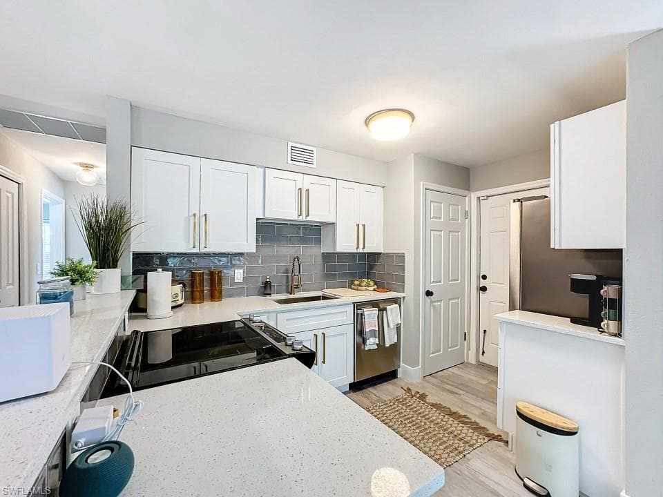 9 Knights Bridge RD # 30, NAPLES FL 34112-15