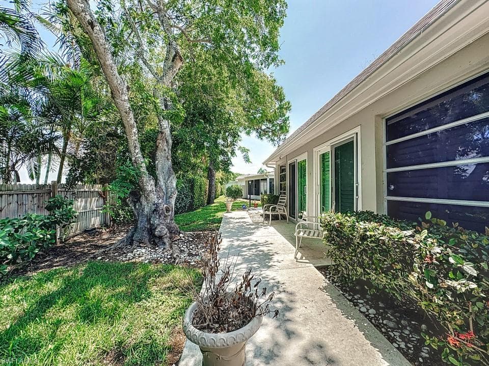 9 Knights Bridge RD # 30, NAPLES FL 34112-47