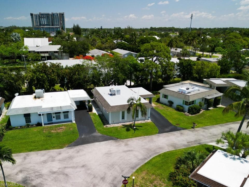 9 Knights Bridge RD # 30, NAPLES FL 34112-39