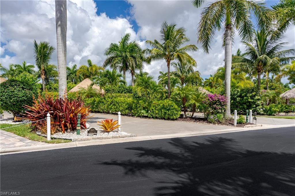 13573 Snapper LN, NAPLES FL 34114-16