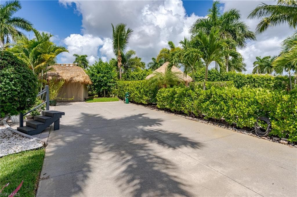 13573 Snapper LN, NAPLES FL 34114-17