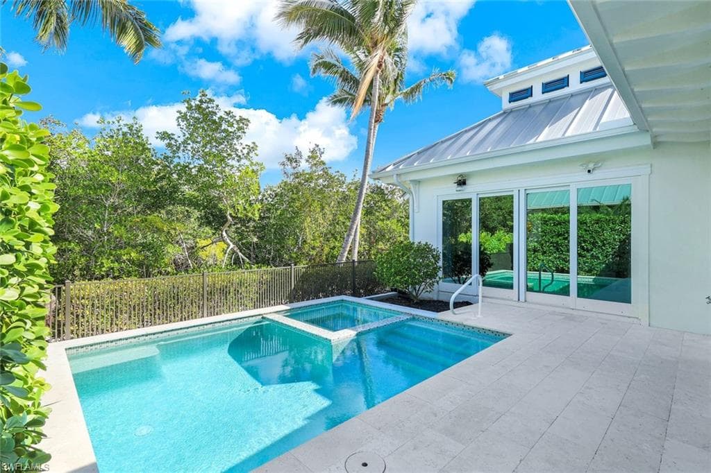 1463 2nd AVE S, NAPLES FL 34102-22