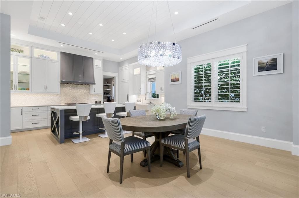 1463 2nd AVE S, NAPLES FL 34102-6