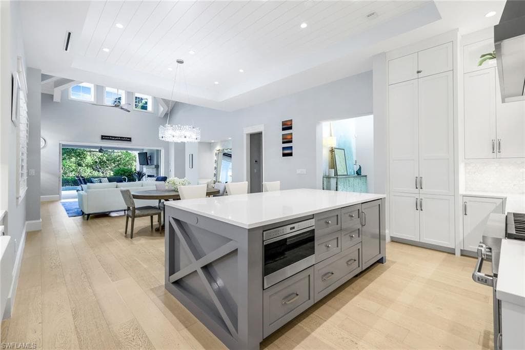 1463 2nd AVE S, NAPLES FL 34102-9