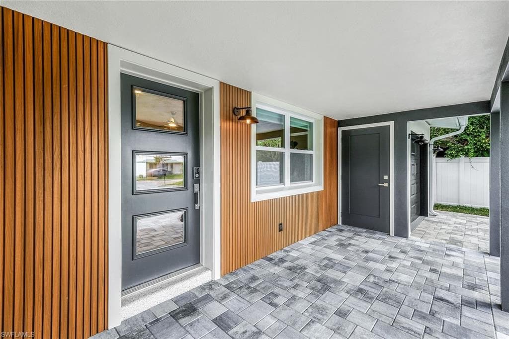 975 22nd AVE N, NAPLES FL 34103-2