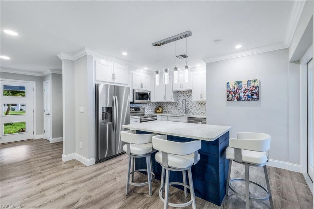 975 22nd AVE N, NAPLES FL 34103-8