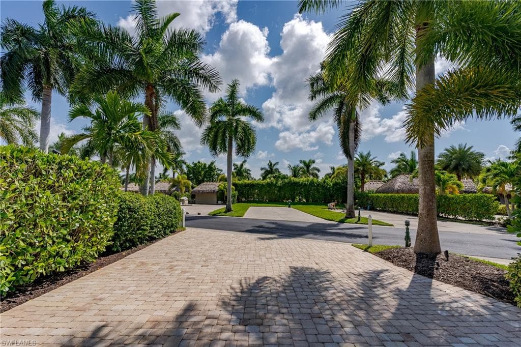 13565 Snapper LN, NAPLES FL 34114-10