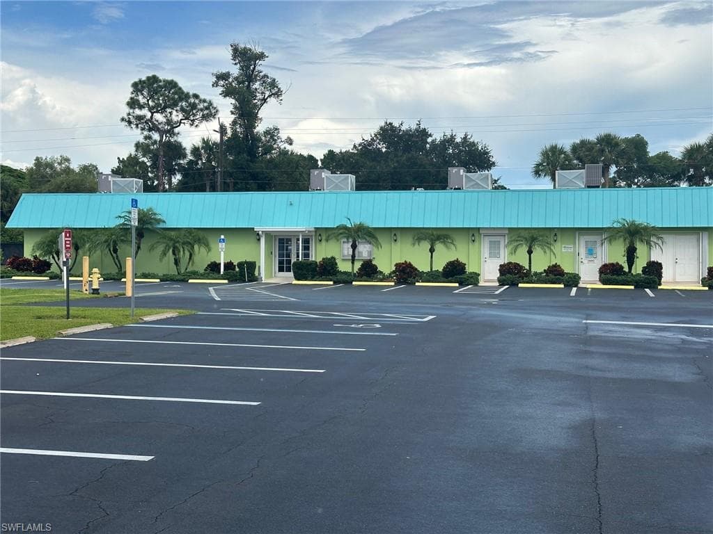 4681 Lahaina LN, BONITA SPRINGS FL 34134-5