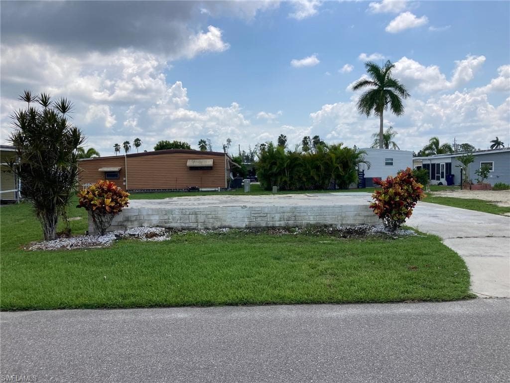 253 Hamlin DR-2