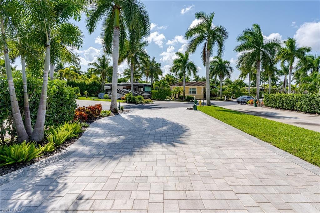 13453 Ladyfish LN, NAPLES FL 34114-10