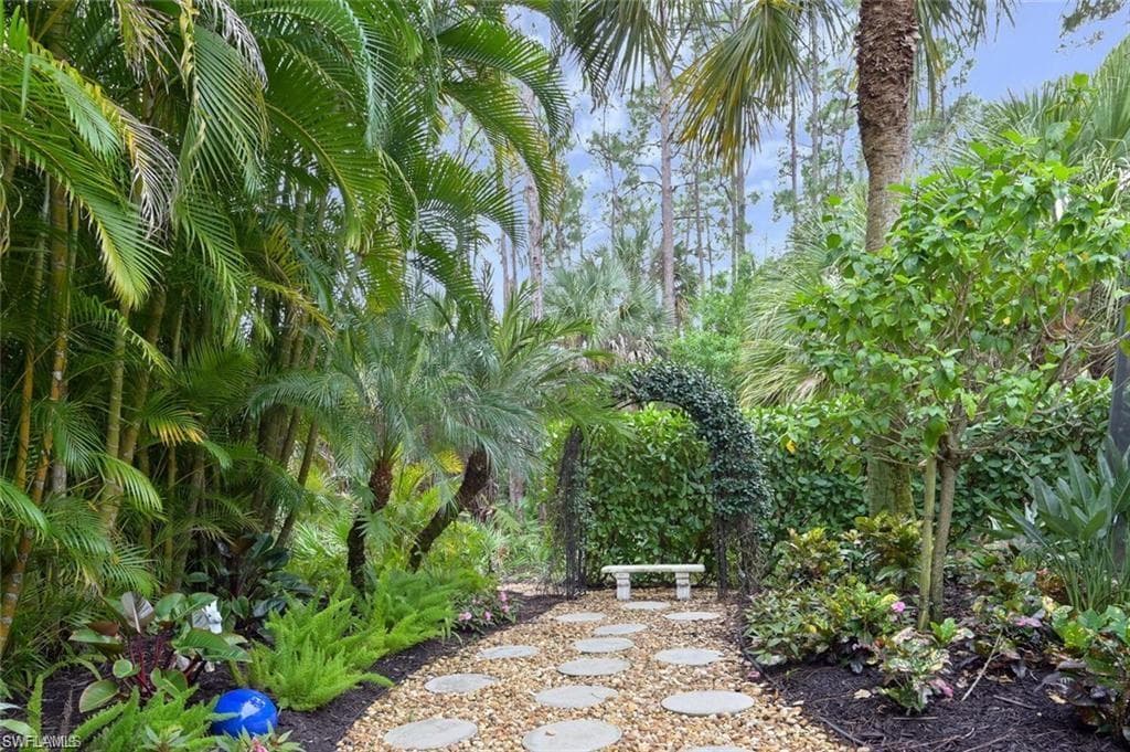 16152 Parque LN, NAPLES FL 34110-32