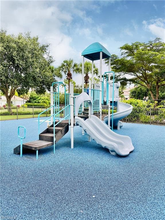 16152 Parque LN, NAPLES FL 34110-47