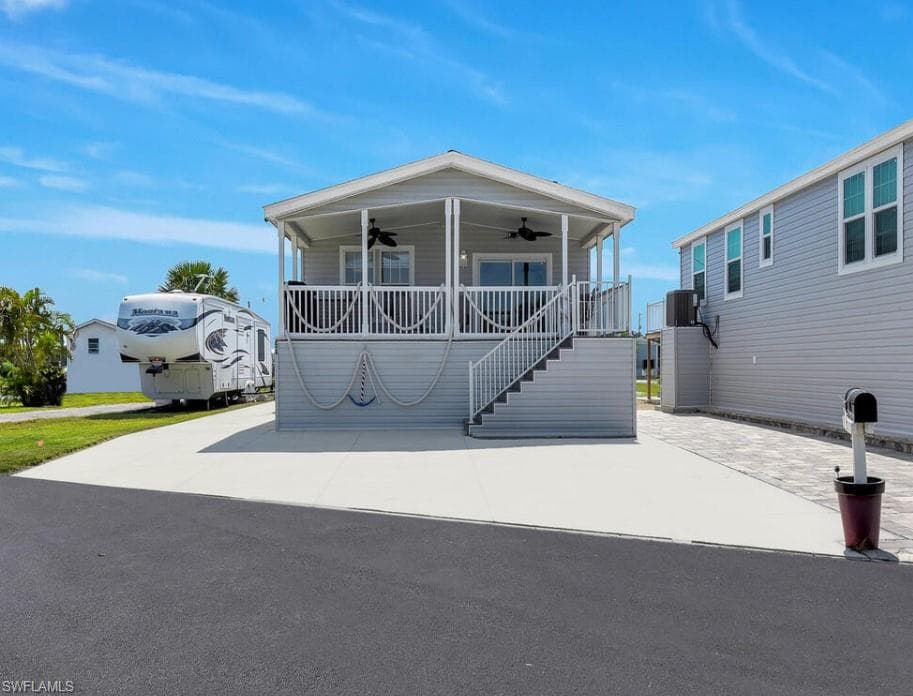 54 Oyster Bay LN, FORT MYERS BEACH FL 33931-1