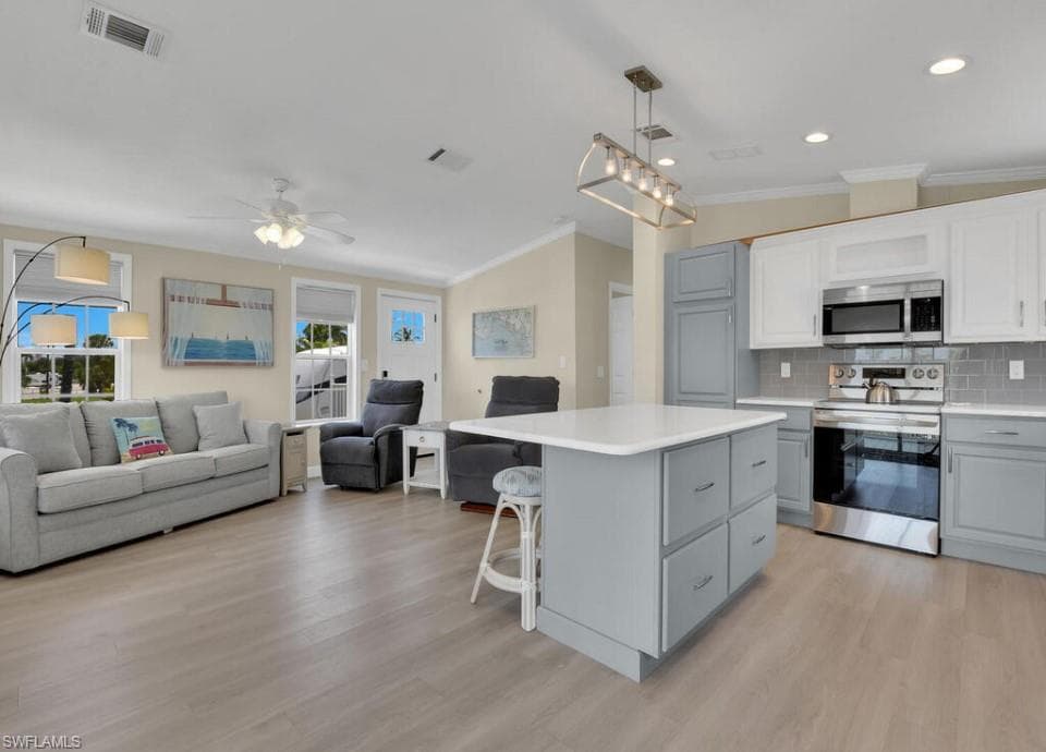 54 Oyster Bay LN, FORT MYERS BEACH FL 33931-5