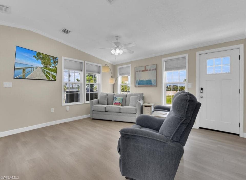 54 Oyster Bay LN, FORT MYERS BEACH FL 33931-6