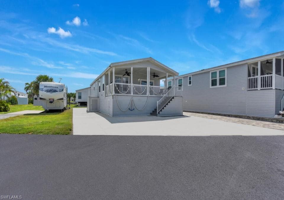 54 Oyster Bay LN, FORT MYERS BEACH FL 33931-20