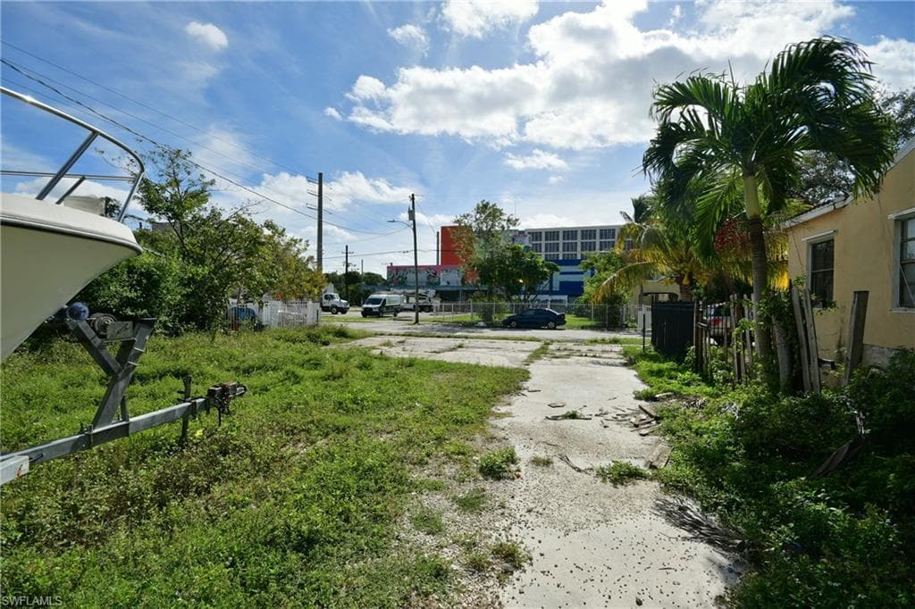 321 NW 37 ST-43