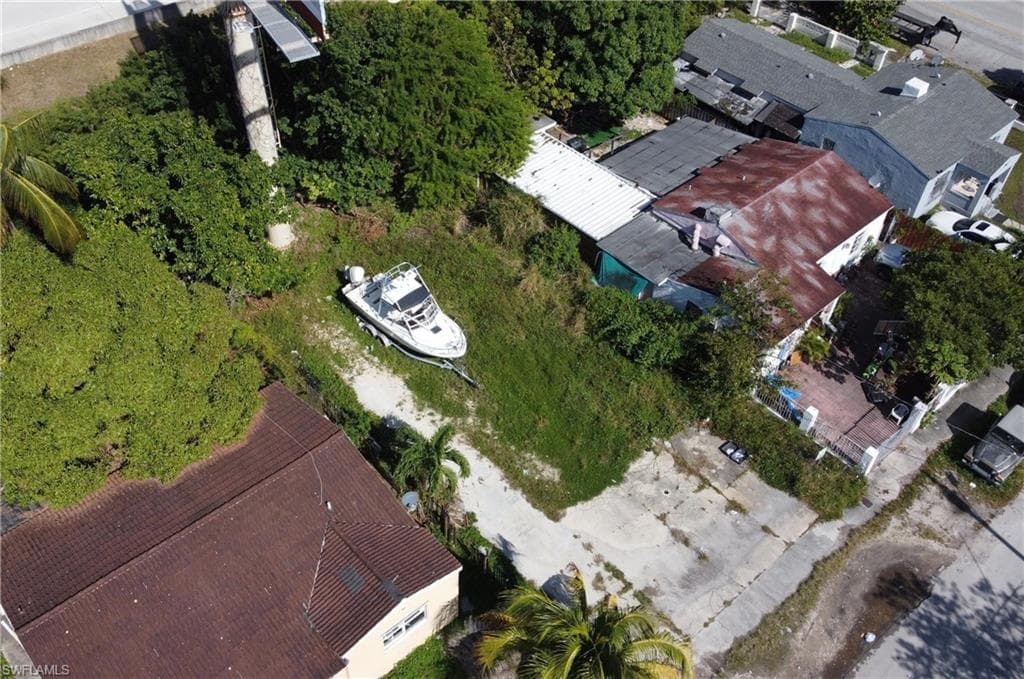 321 NW 37 ST-32
