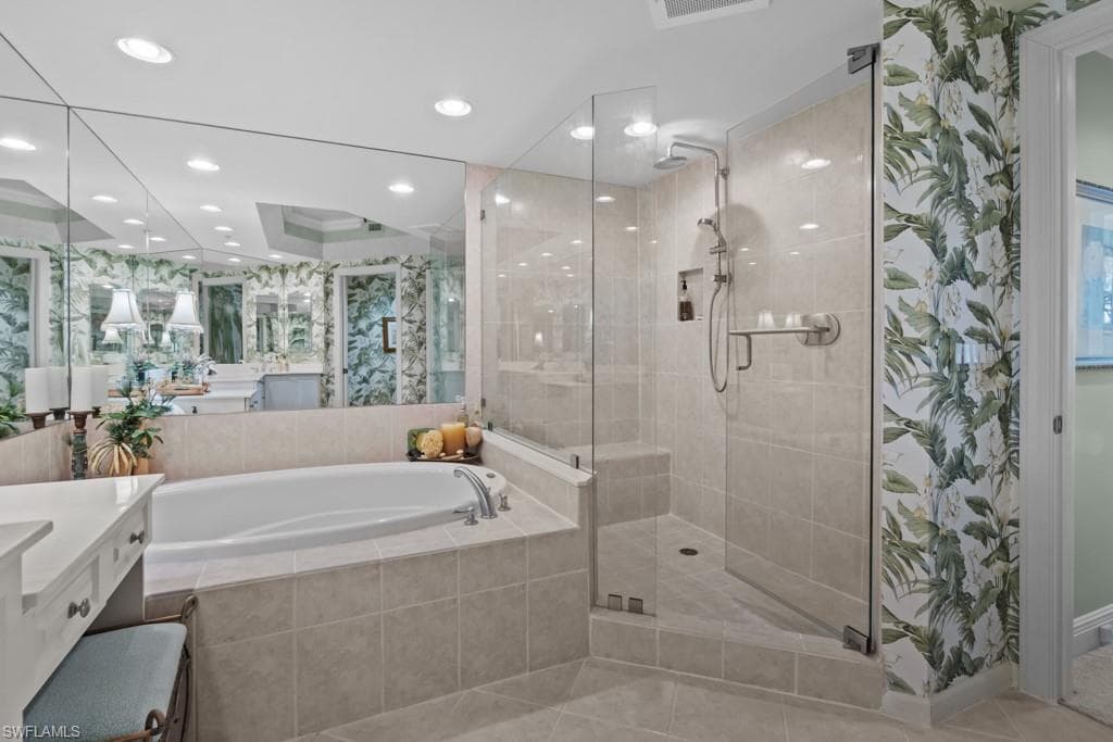 1060 Borghese LN # 205, NAPLES FL 34114-28
