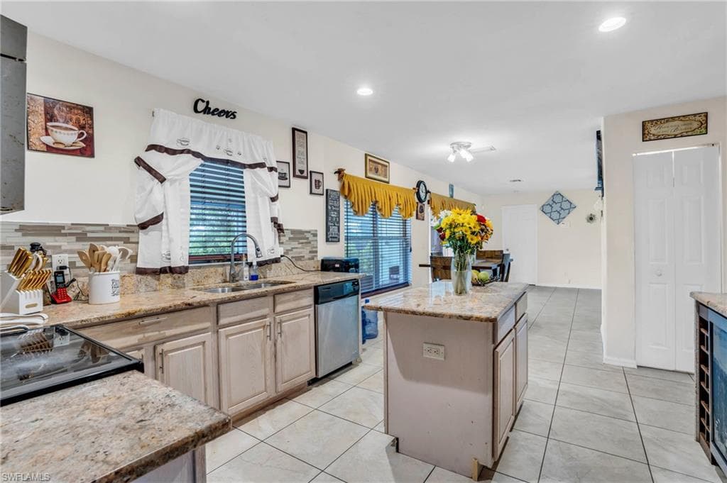16525 Wellington Lakes CIR-12