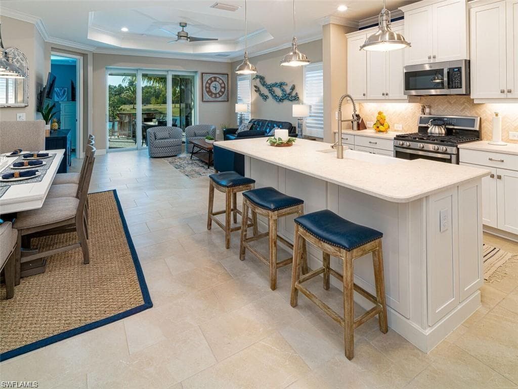 2279 Marquesa CIR, NAPLES FL 34112-2