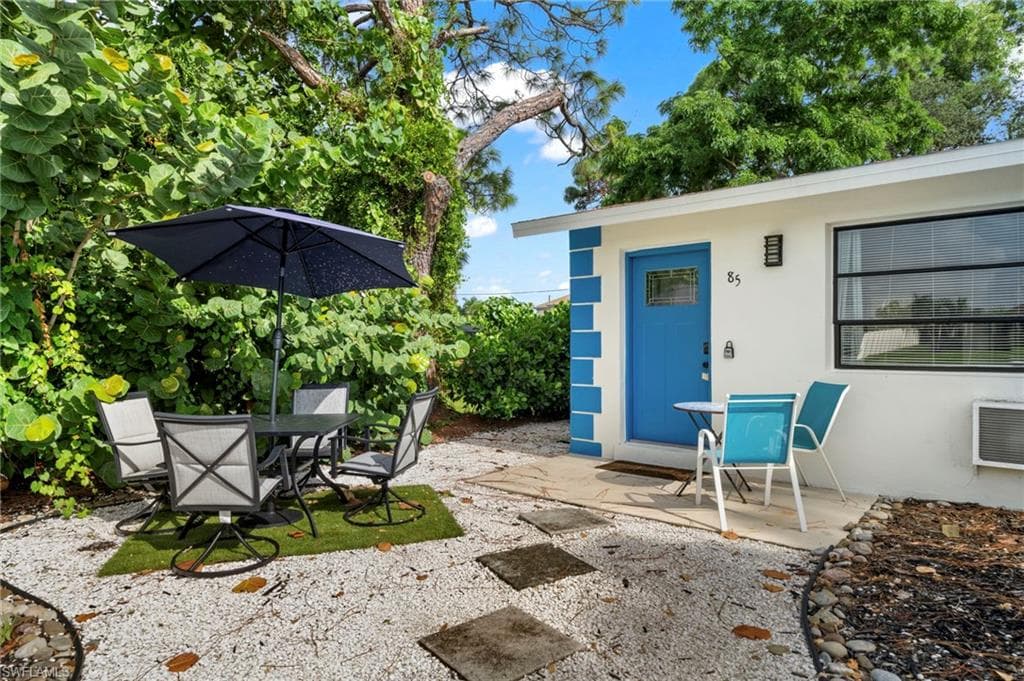 83 7th ST, BONITA SPRINGS FL 34134-2