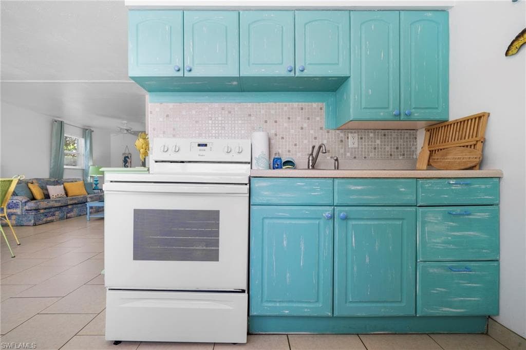 83 7th ST, BONITA SPRINGS FL 34134-32