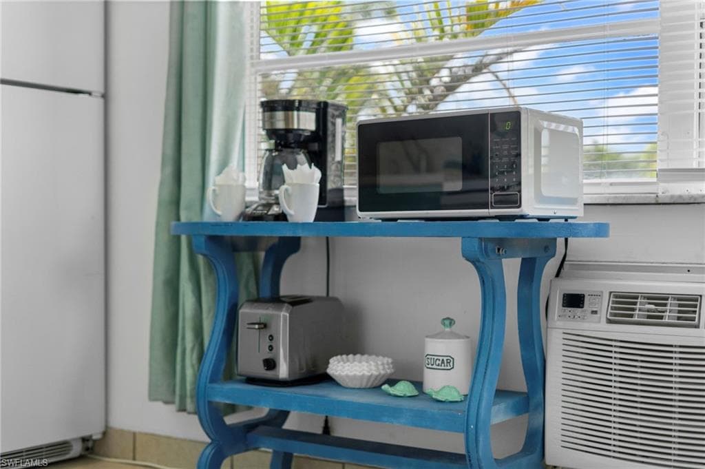 83 7th ST, BONITA SPRINGS FL 34134-43