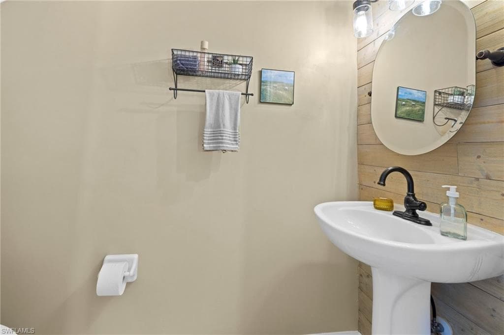 20010 Eagle Glen WAY, ESTERO FL 33928-23