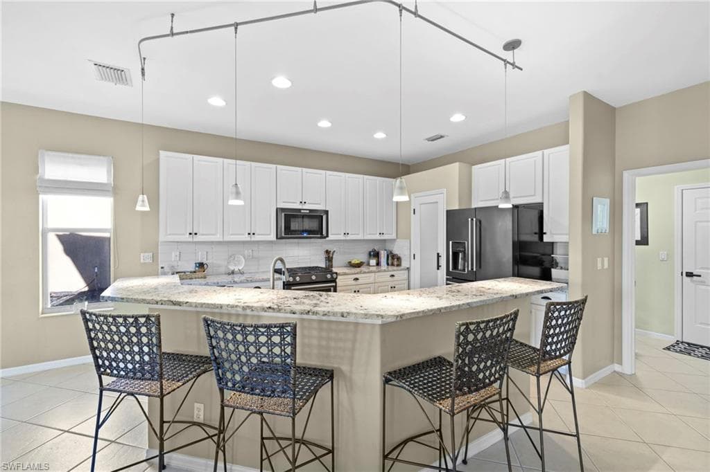 20010 Eagle Glen WAY, ESTERO FL 33928-3