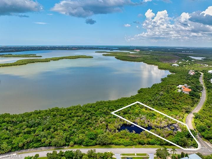 935 Whiskey Creek DR, MARCO ISLAND FL 34145-3