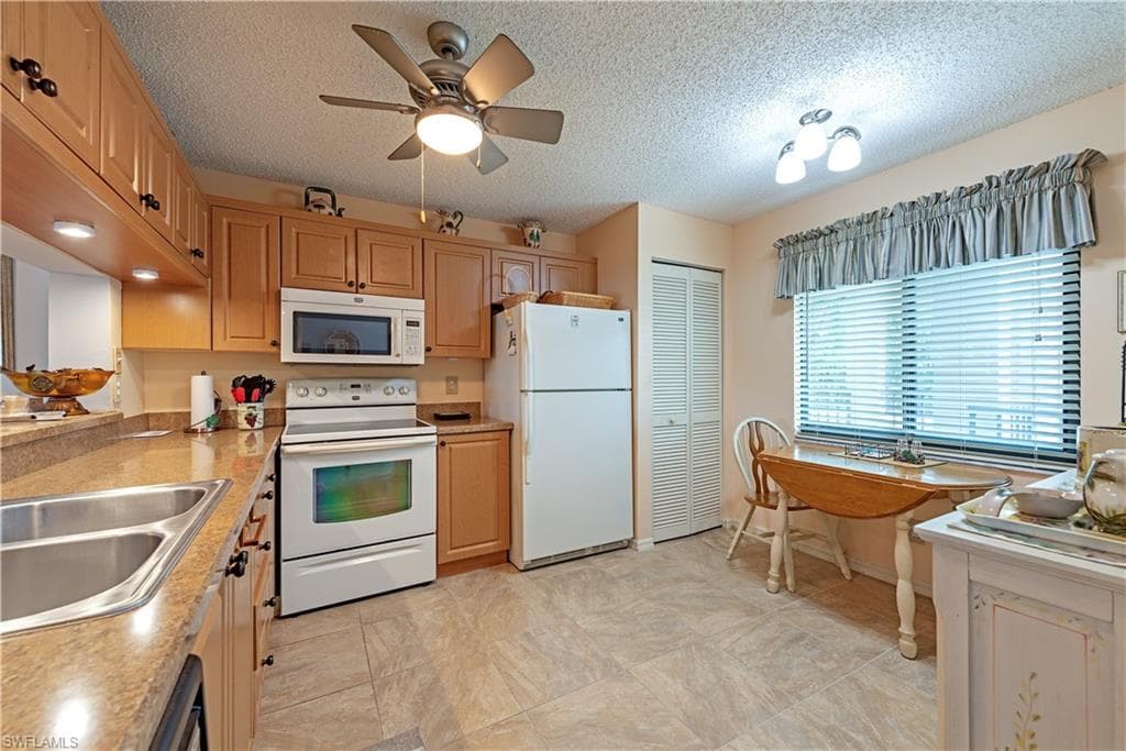 5724 Deauville CIR # H206, NAPLES FL 34112-4