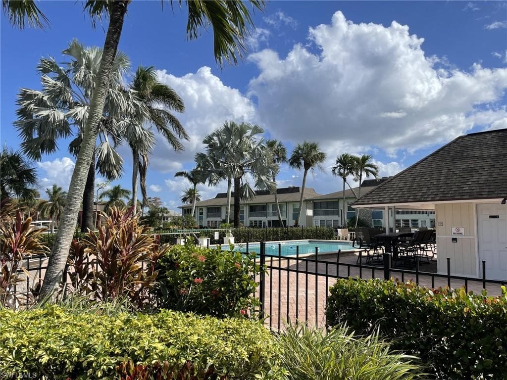 325 Charlemagne BLVD # B208, NAPLES FL 34112-27