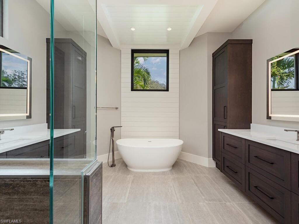 9099 The LN, NAPLES FL 34109-15