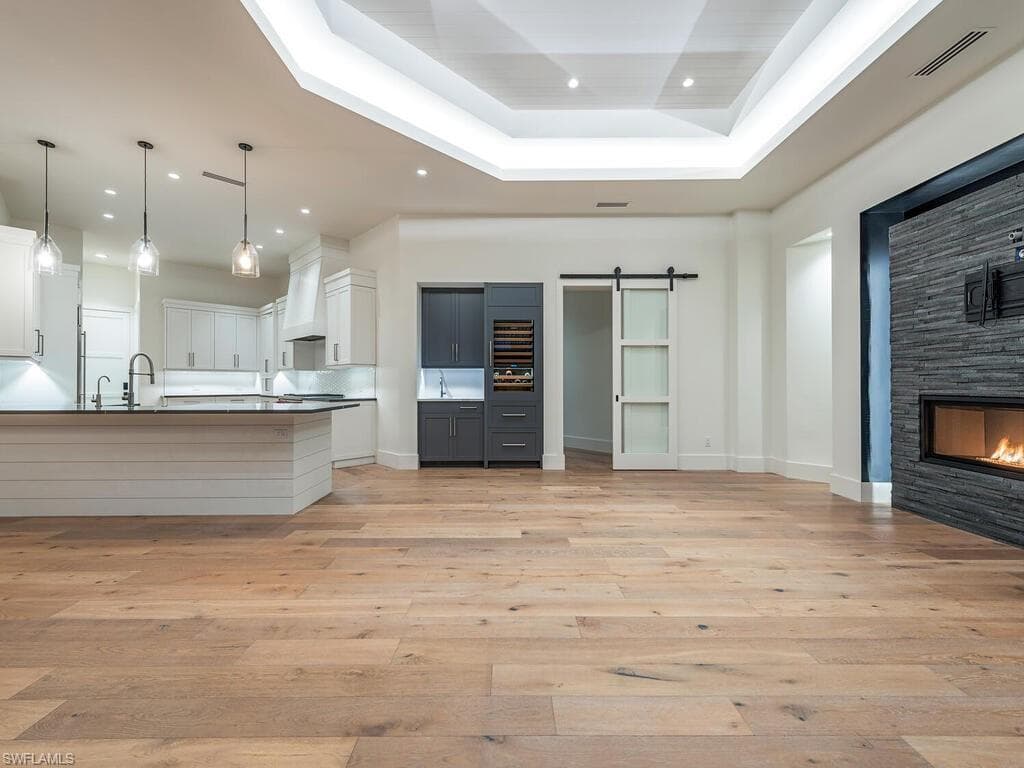 9099 The LN, NAPLES FL 34109-10