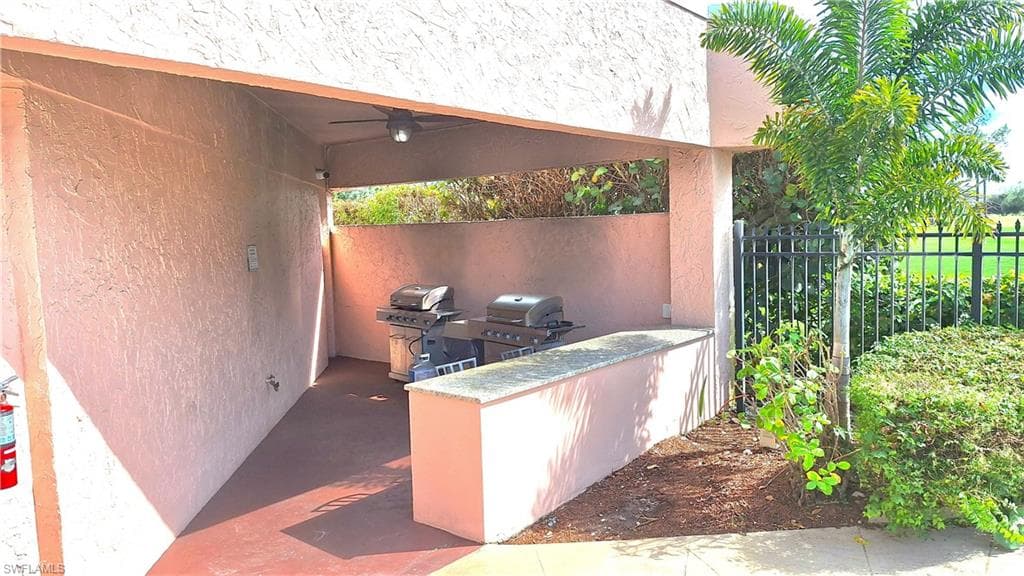160 Turtle Lake CT # 204, NAPLES FL 34105-22