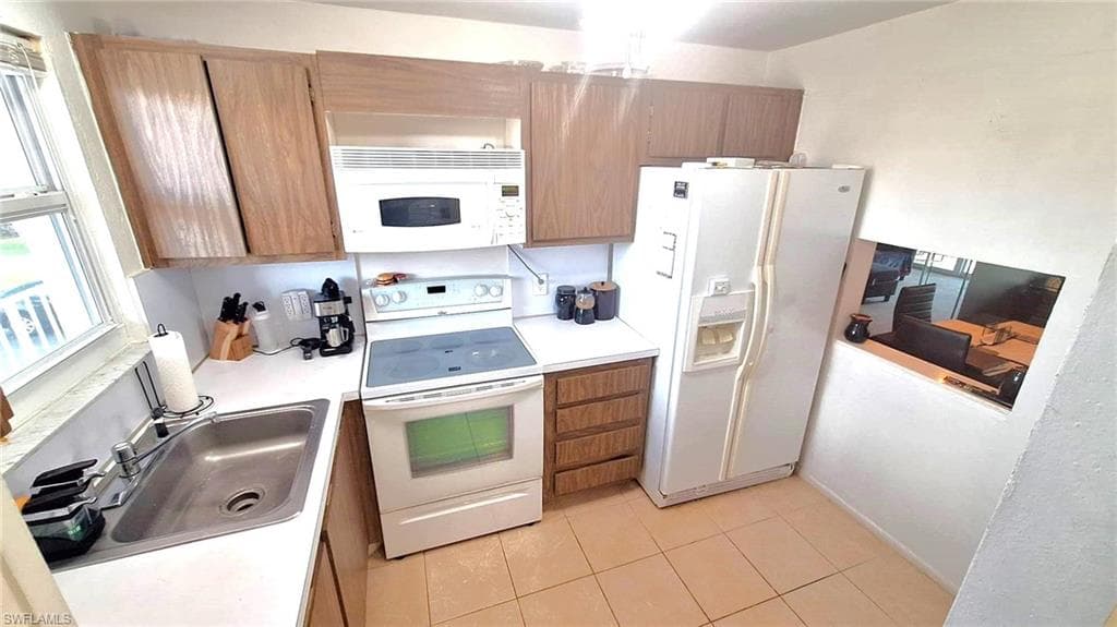 160 Turtle Lake CT # 204, NAPLES FL 34105-11
