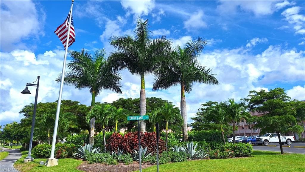 160 Turtle Lake CT # 204, NAPLES FL 34105-25
