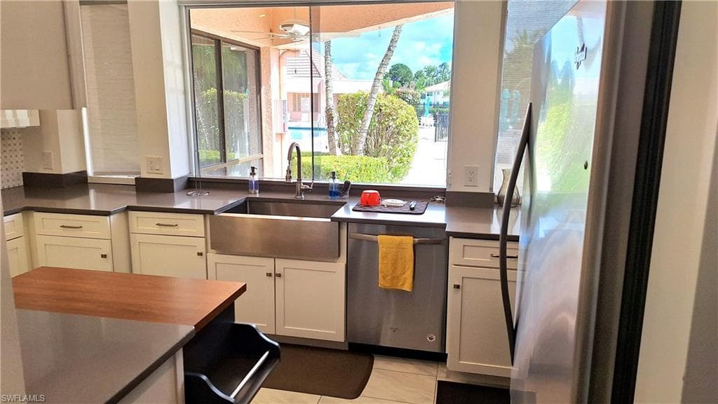 160 Turtle Lake CT # 204, NAPLES FL 34105-21