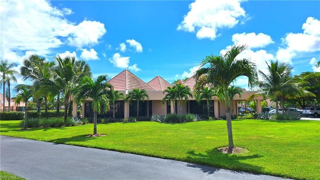 160 Turtle Lake CT # 204, NAPLES FL 34105-14