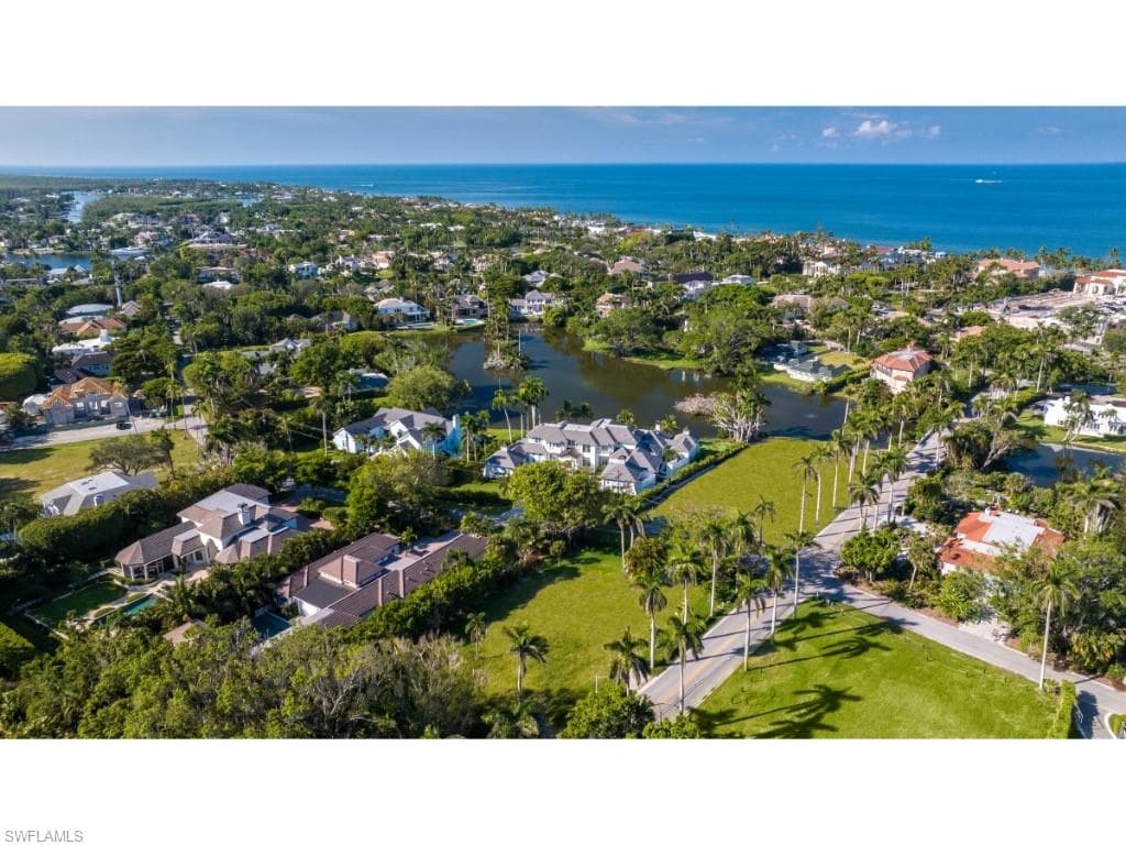 2433 Lantern LN, NAPLES FL 34102-5