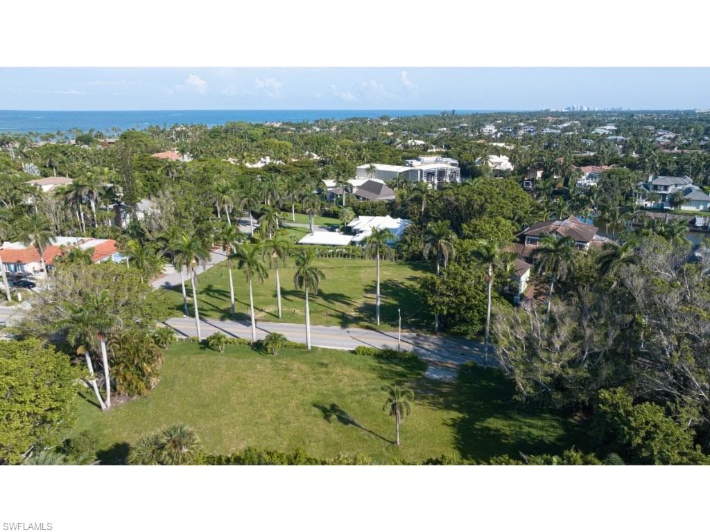 2433 Lantern LN, NAPLES FL 34102-2
